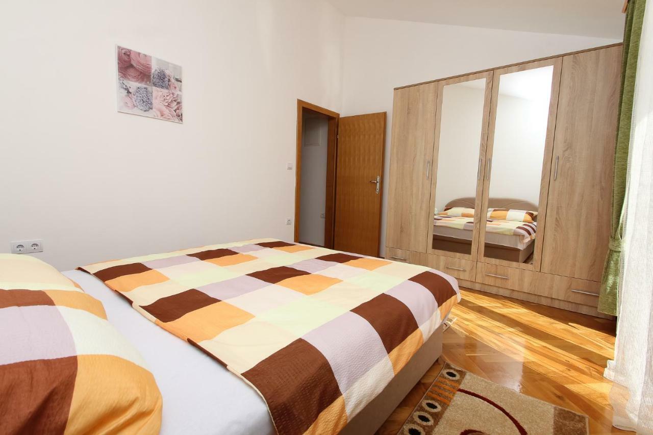 Apartmani Pranjic Каштела Экстерьер фото